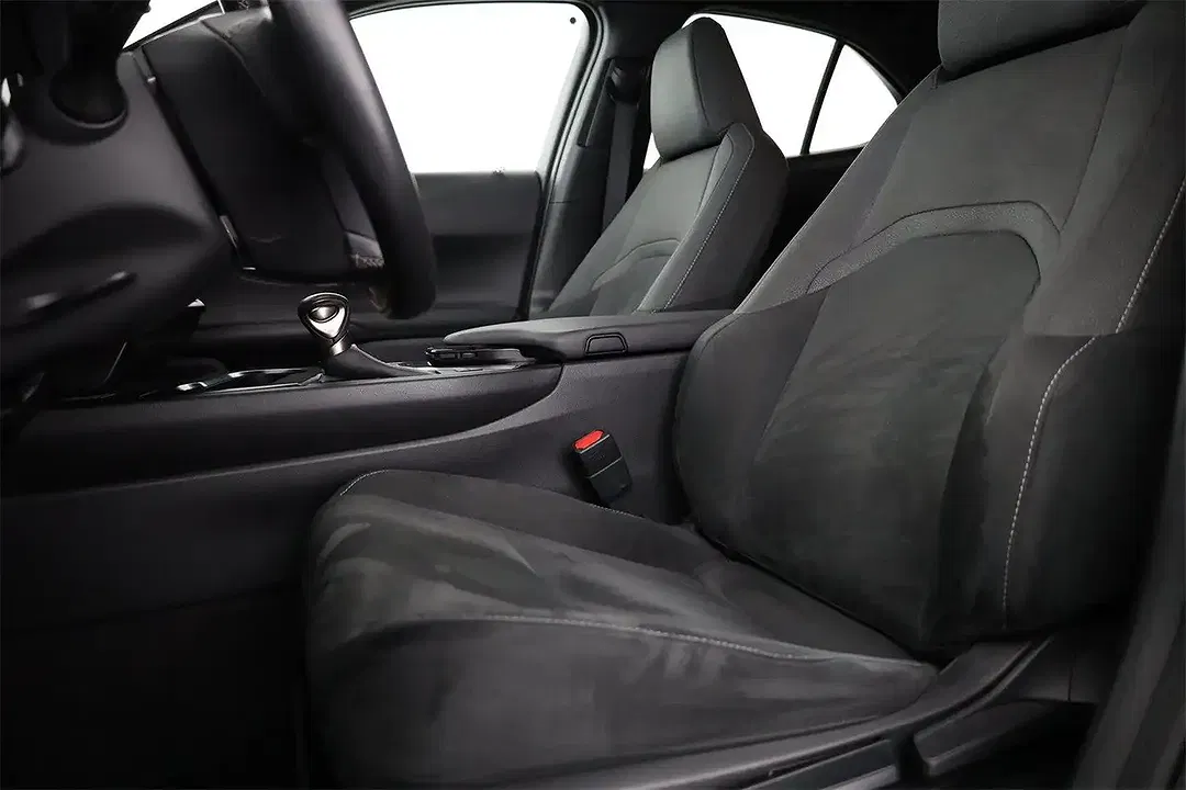 Lexus UX 250h - Thumbnail 17