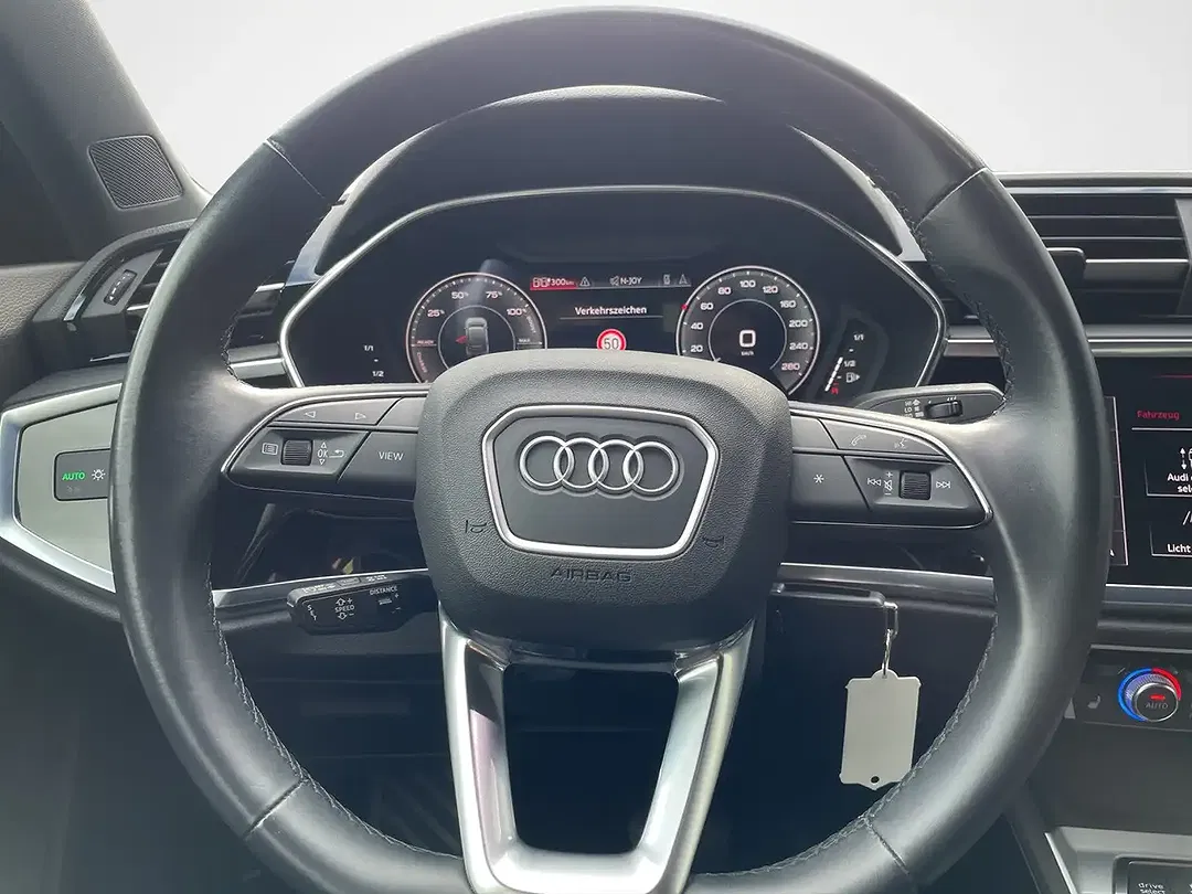 Audi Q3 - Thumbnail 8