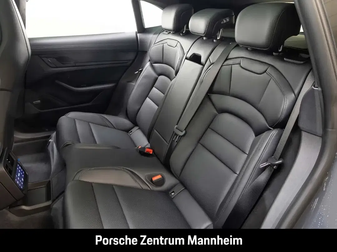 Porsche Taycan - Thumbnail 14