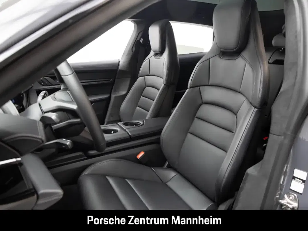 Porsche Taycan - Thumbnail 5