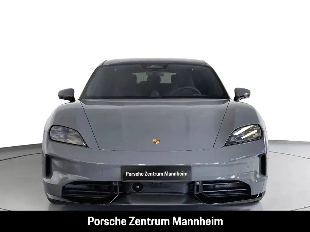 Porsche Taycan - Thumbnail 6