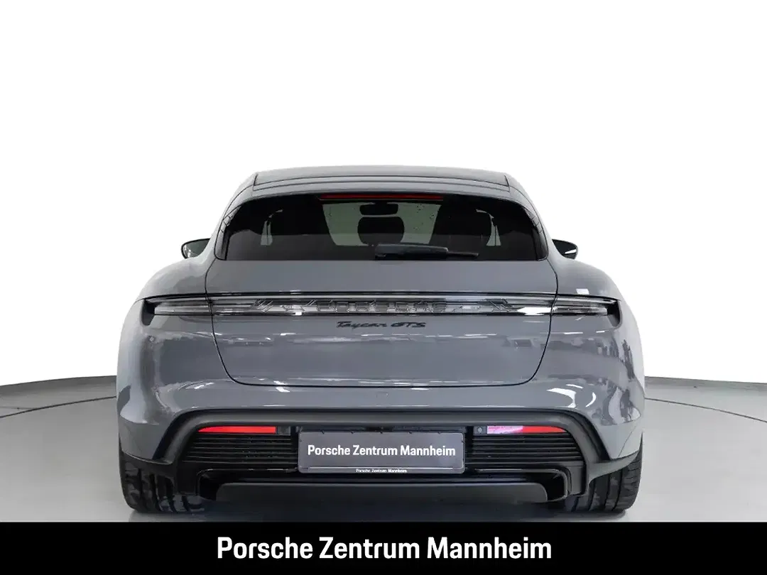 Porsche Taycan - Thumbnail 7