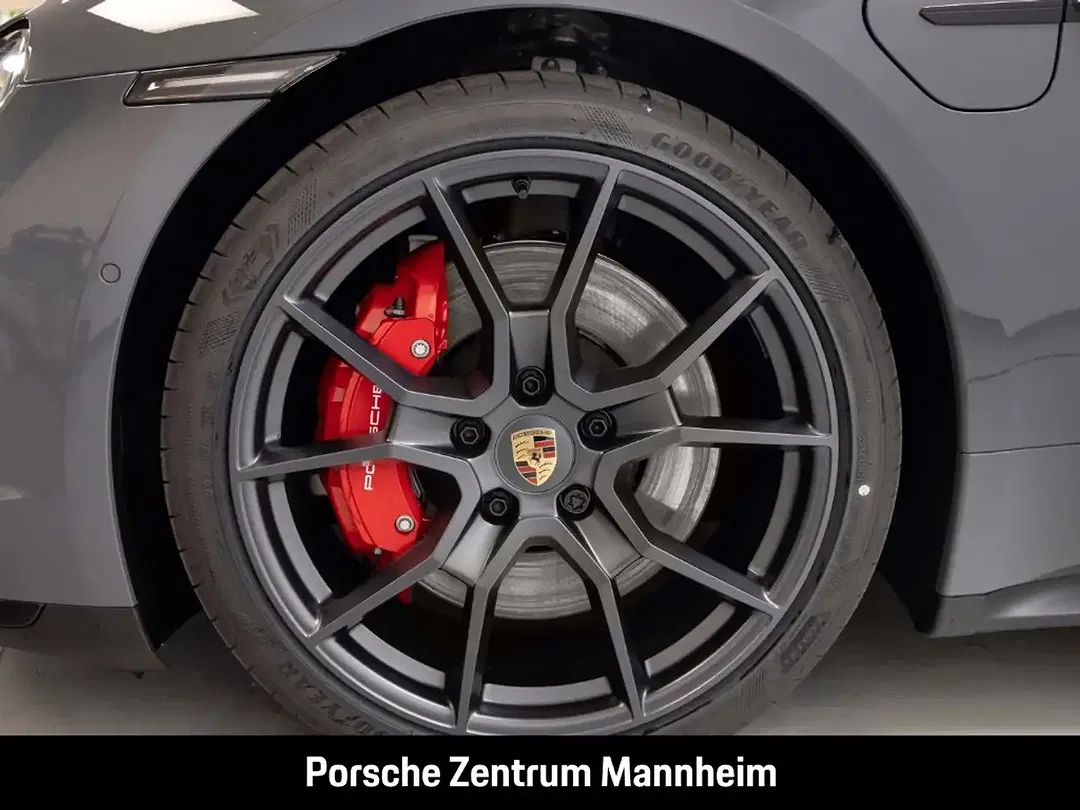 Porsche Taycan - Thumbnail 8