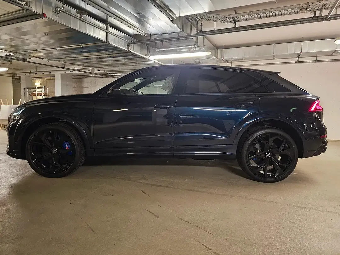 Audi RS Q8 - Thumbnail 3