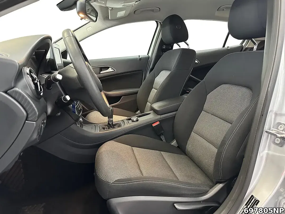 Mercedes-Benz GLA 180 - Thumbnail 10