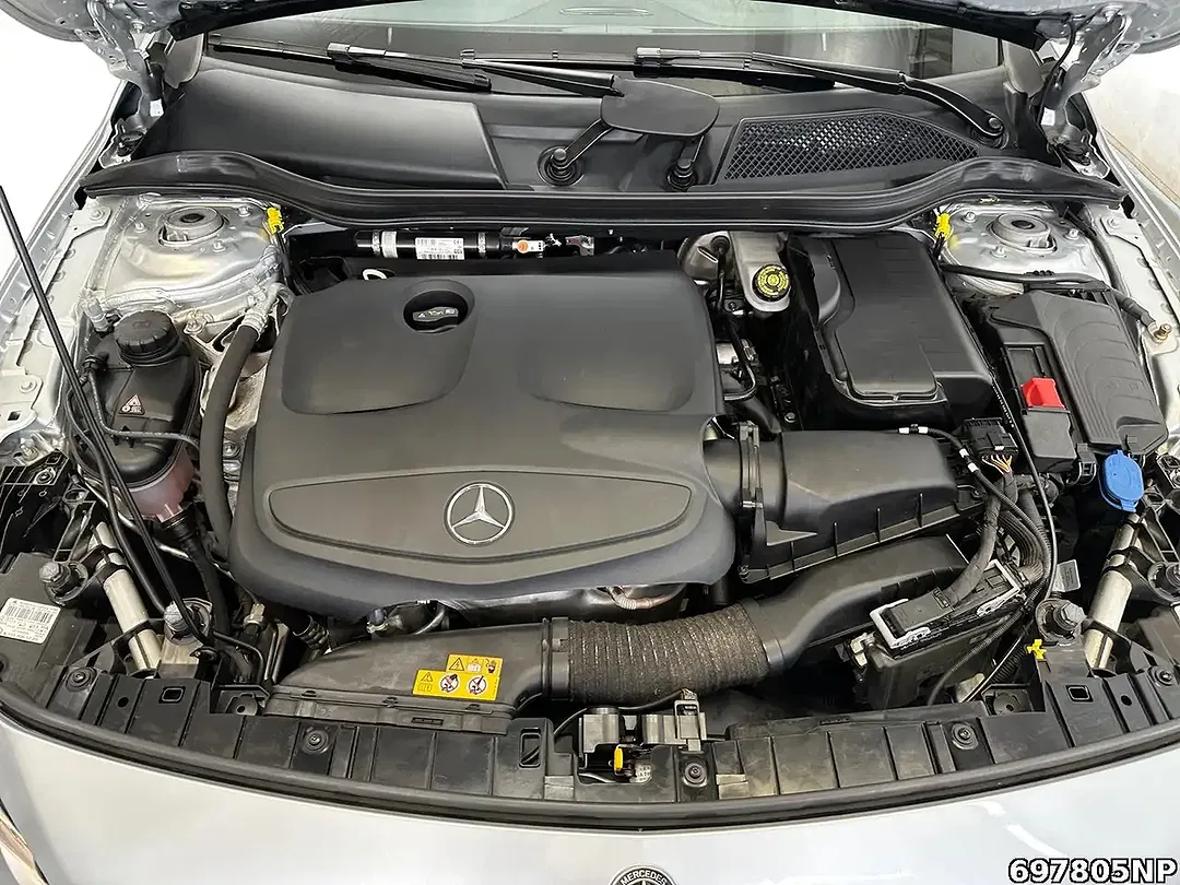 Mercedes-Benz GLA 180 - Thumbnail 14