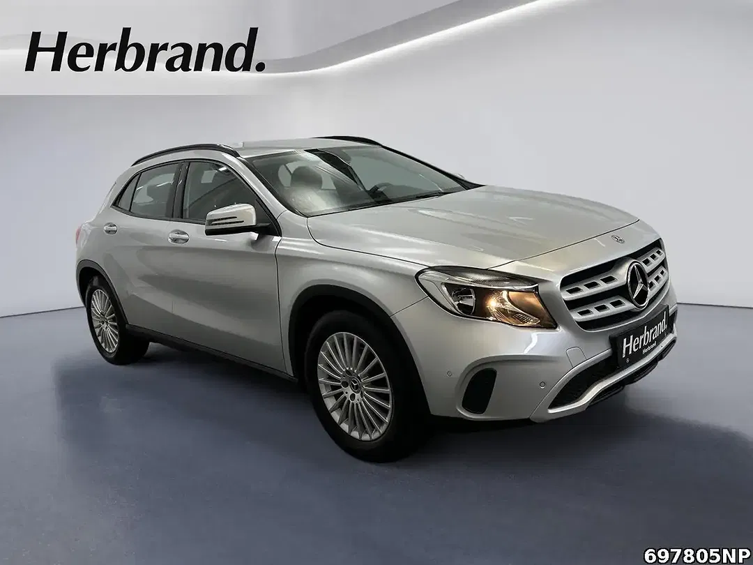 Mercedes-Benz GLA 180 - Thumbnail 2