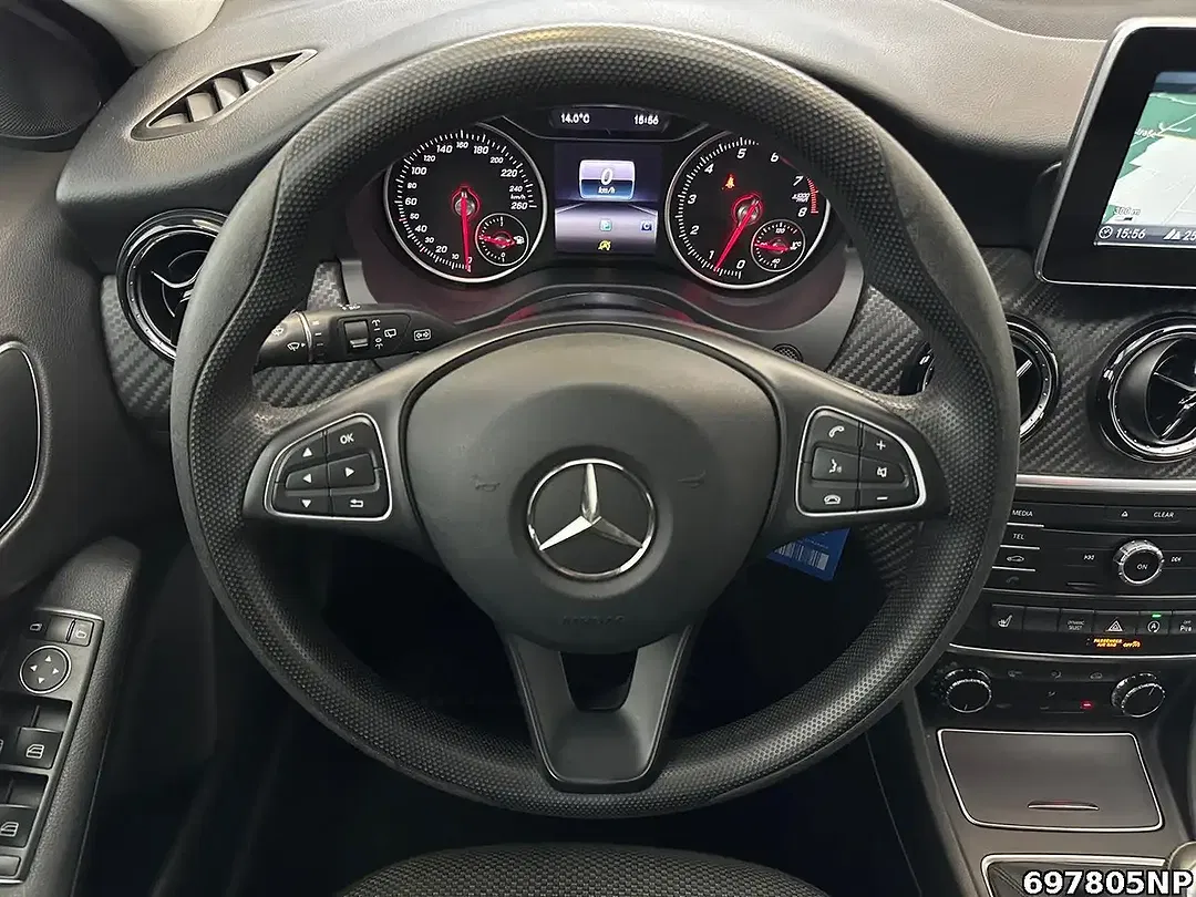 Mercedes-Benz GLA 180 - Thumbnail 6