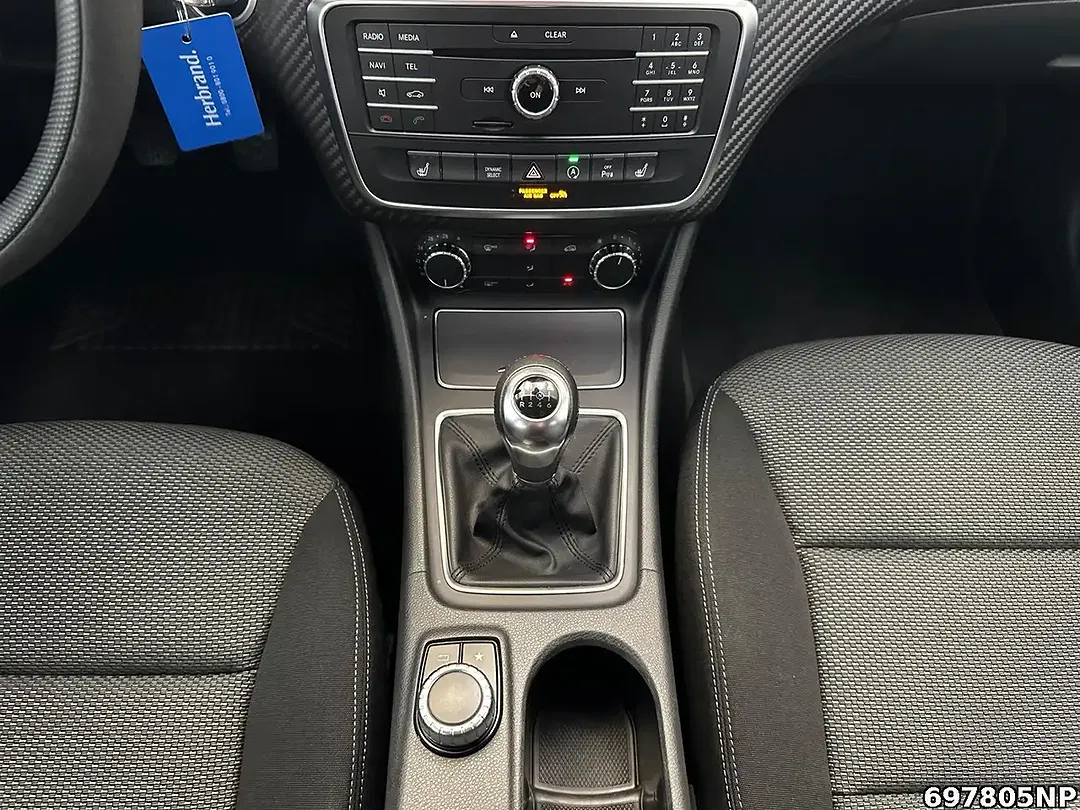 Mercedes-Benz GLA 180 - Thumbnail 8