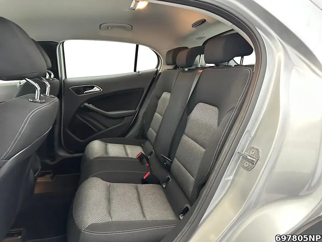 Mercedes-Benz GLA 180 - Thumbnail 9