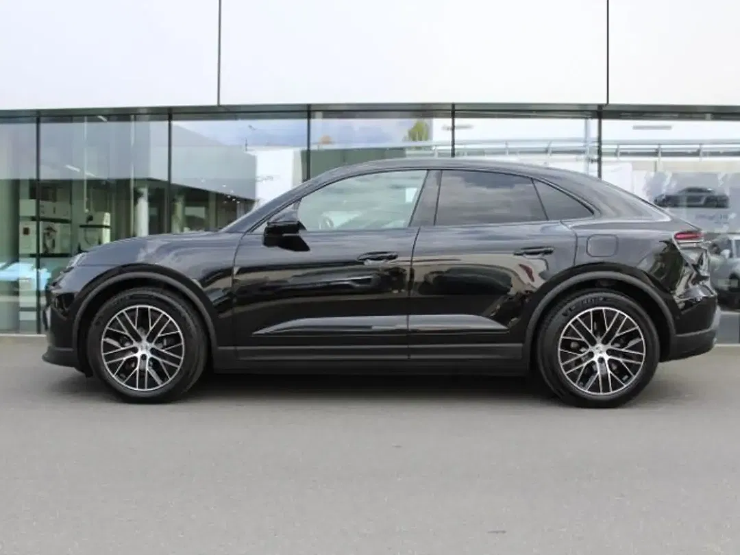 Porsche Macan - Thumbnail 2