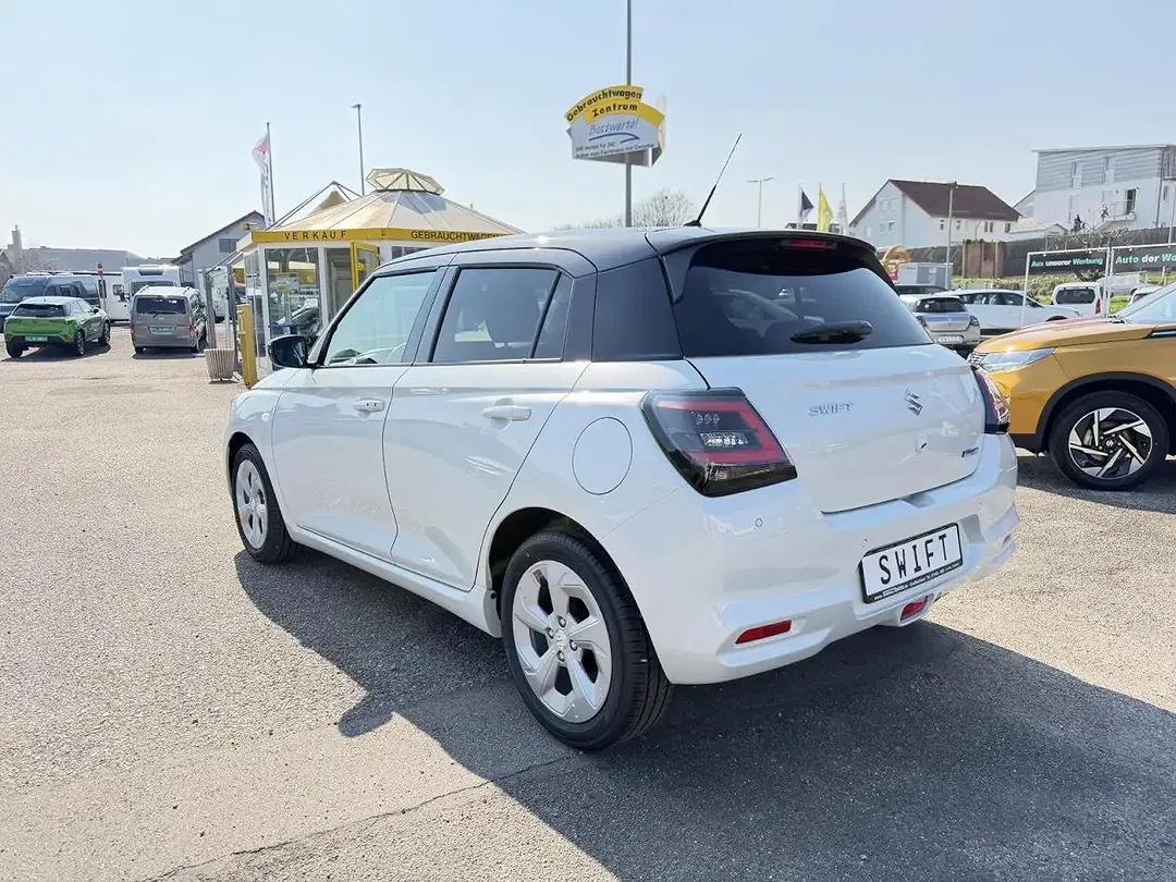 Suzuki Swift - Thumbnail 3