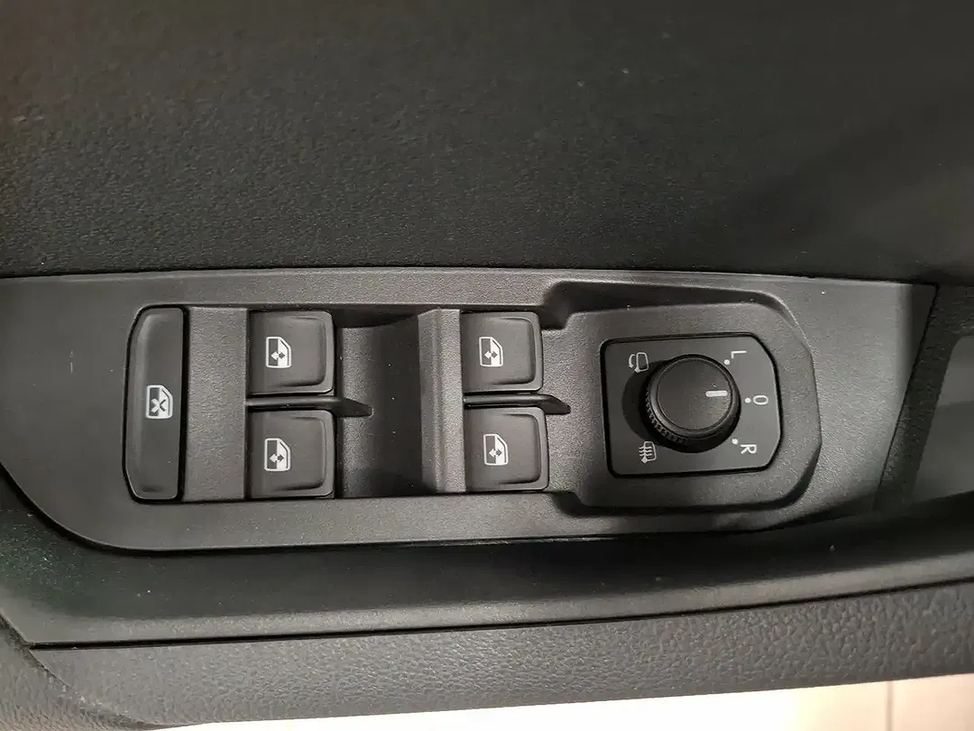 Skoda Karoq - Thumbnail 11