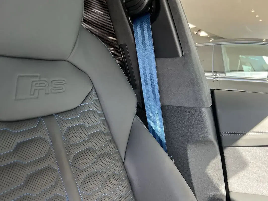 Audi RS Q8 - Thumbnail 15