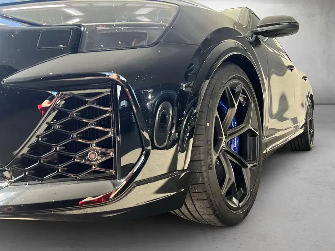 Audi RS Q8 - Thumbnail 4