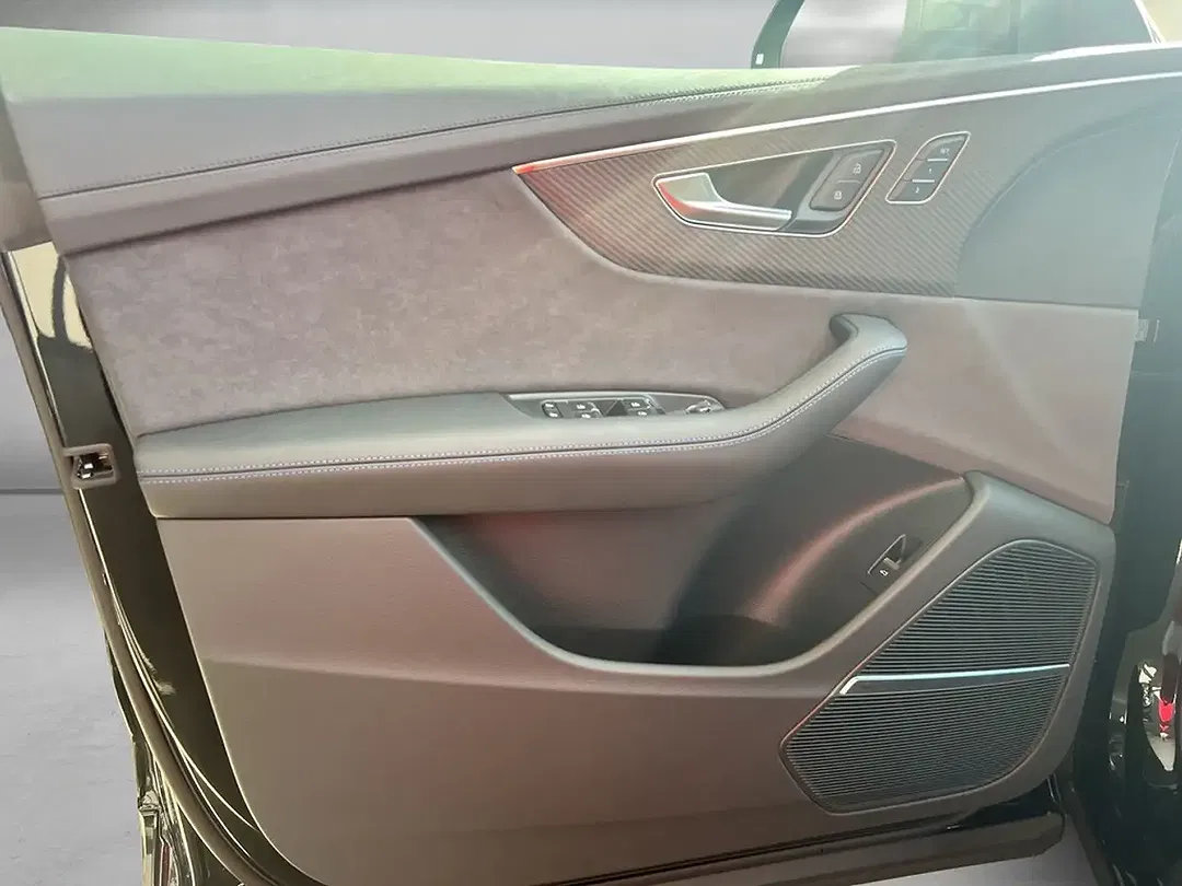 Audi RS Q8 - Thumbnail 6