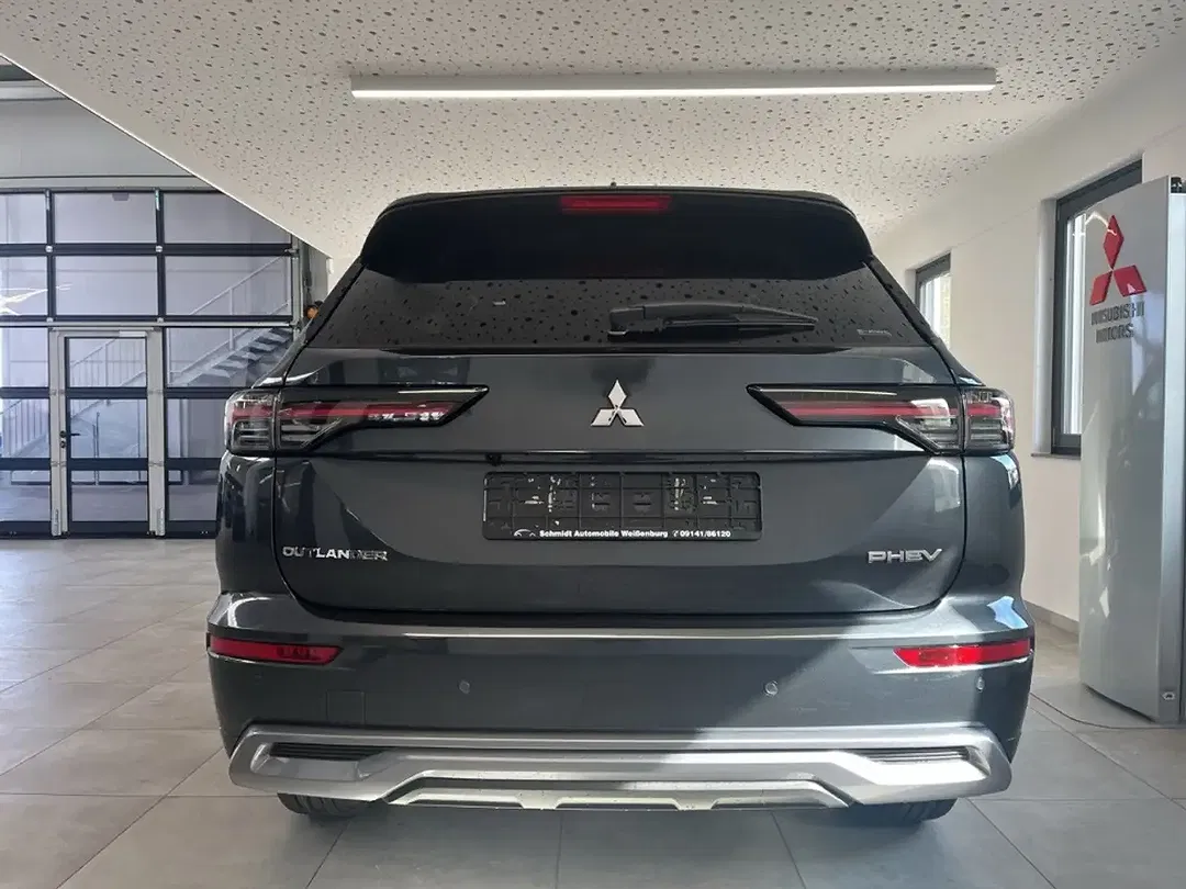 Mitsubishi Outlander - Thumbnail 3