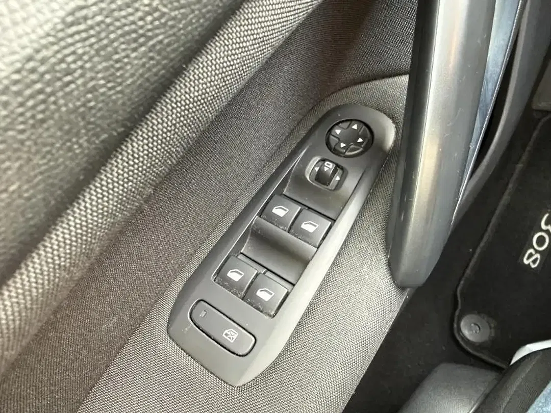 Peugeot 308 - Thumbnail 11