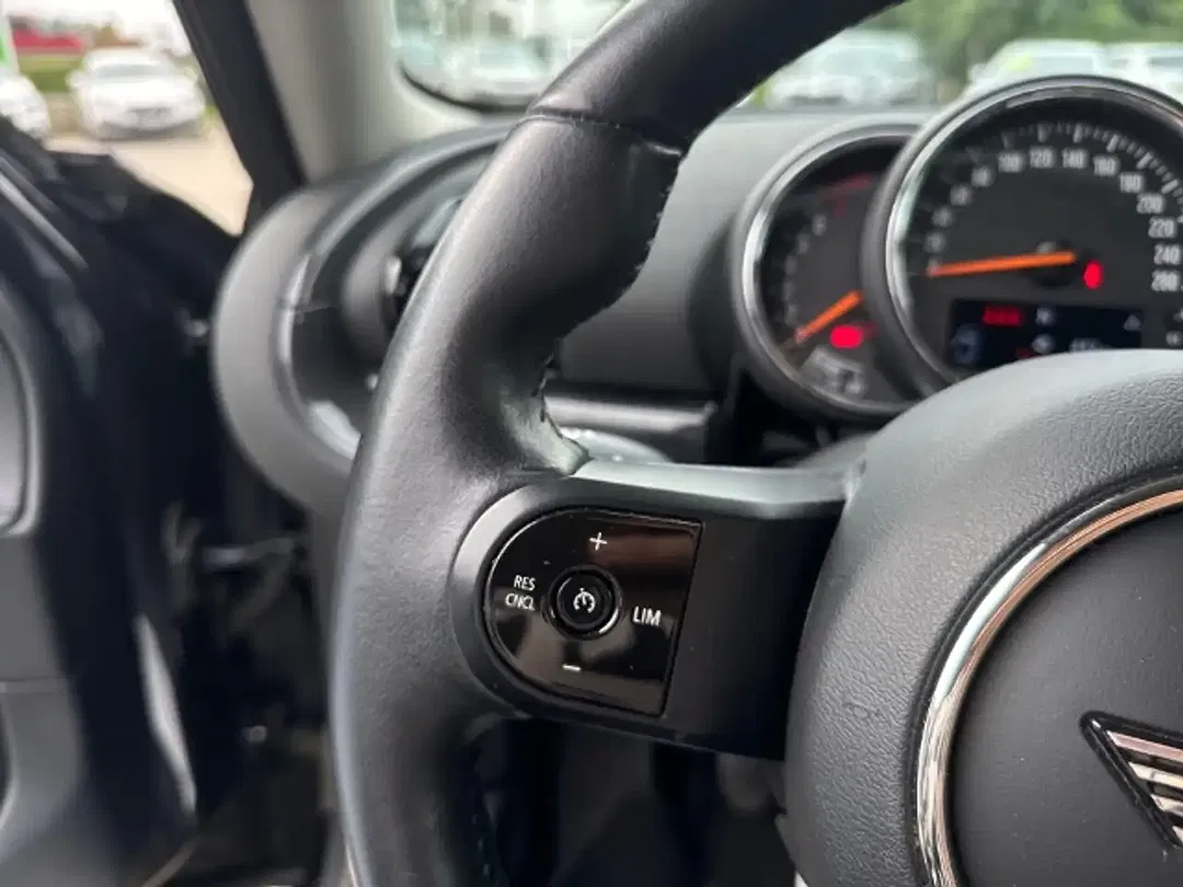 MINI One Clubman - Thumbnail 11