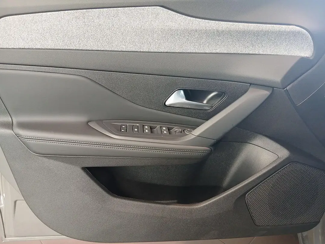 Peugeot 308 - Thumbnail 10