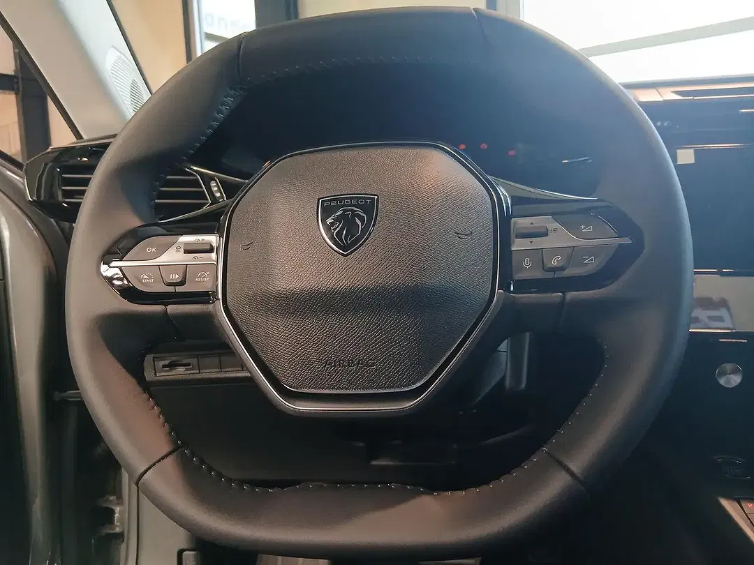 Peugeot 308 - Thumbnail 11