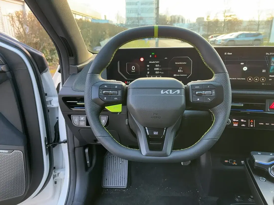 Kia EV6 - Thumbnail 11