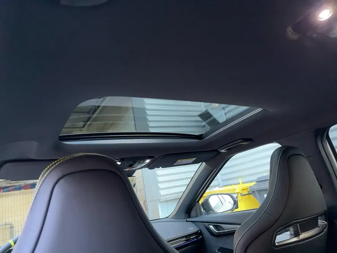 Kia EV6 - Thumbnail 15