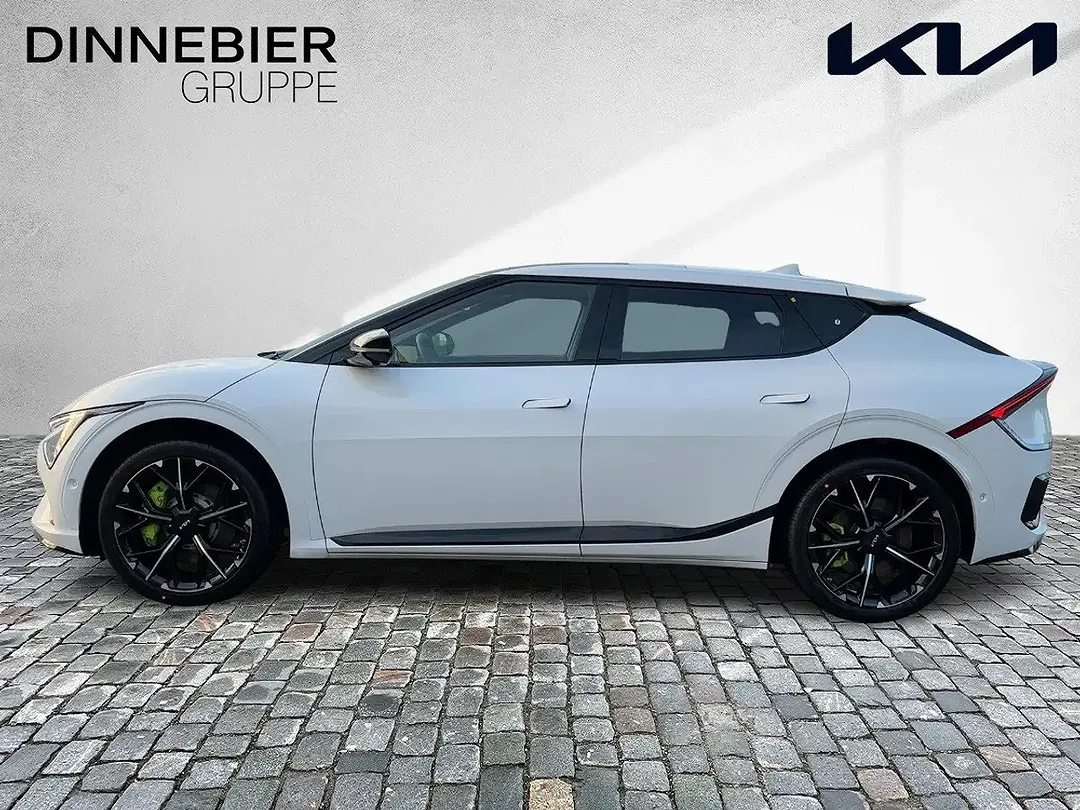 Kia EV6 - Thumbnail 3
