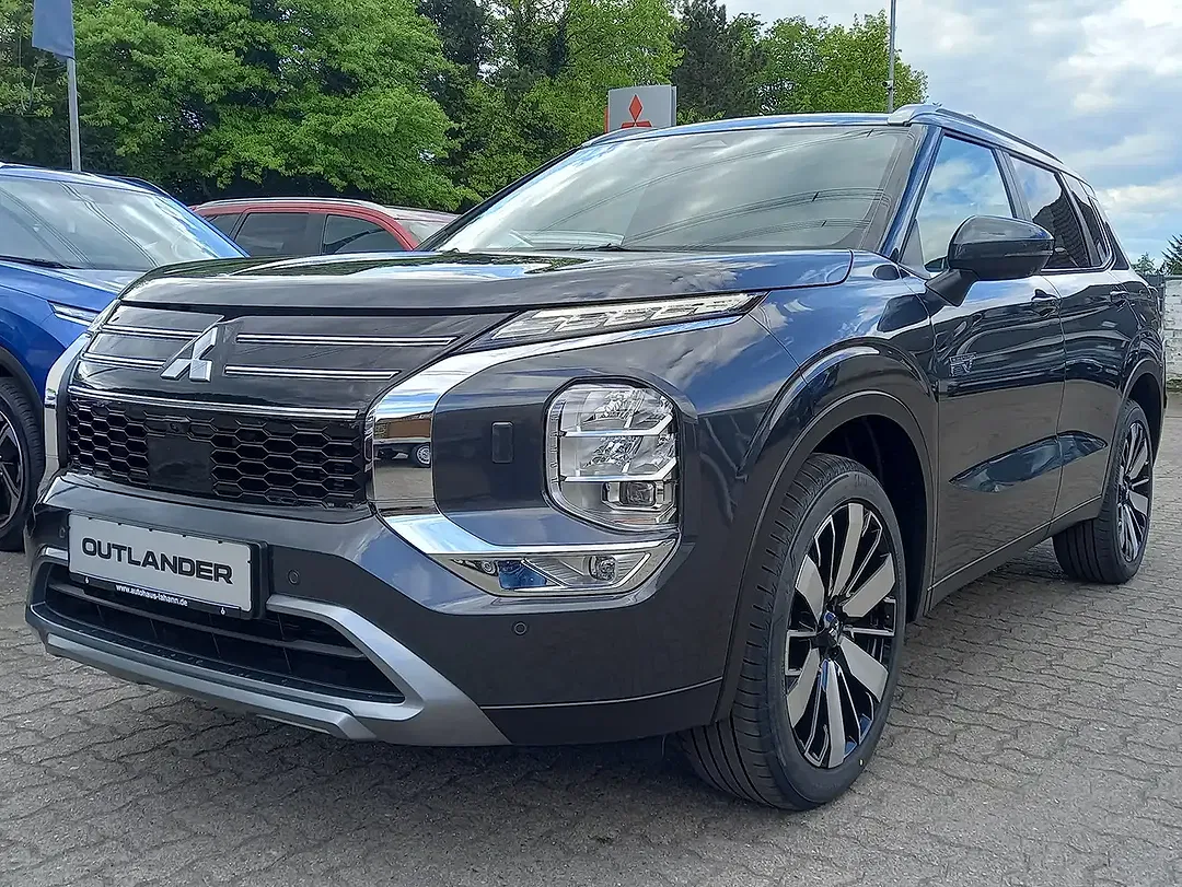 Mitsubishi Outlander - Thumbnail 1