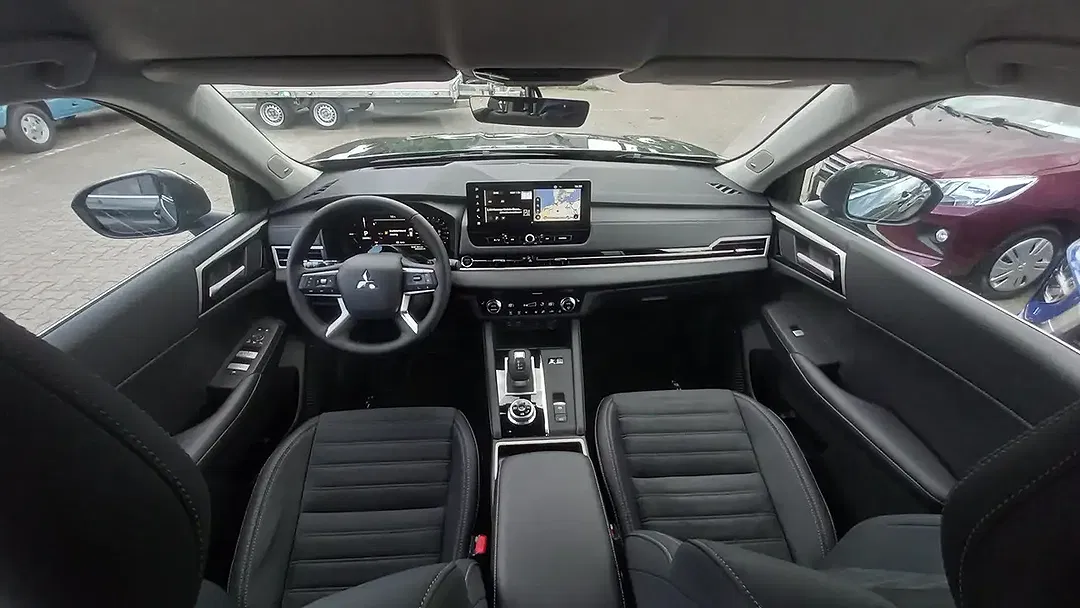 Mitsubishi Outlander - Thumbnail 4