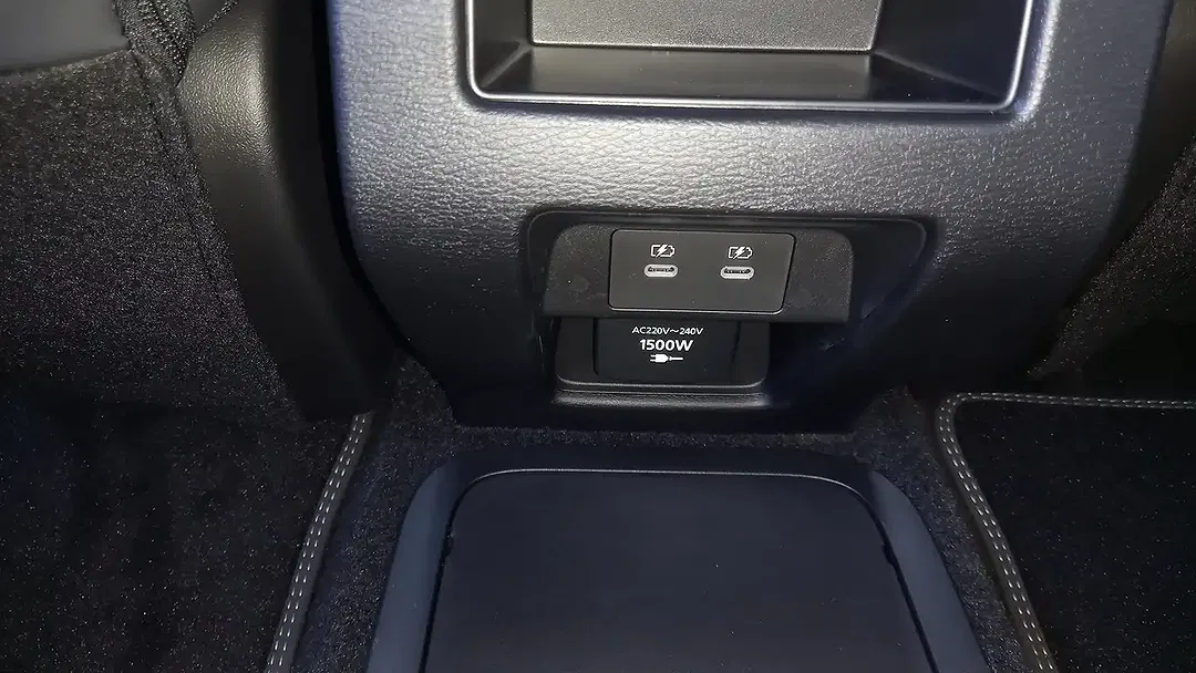 Mitsubishi Outlander - Thumbnail 5