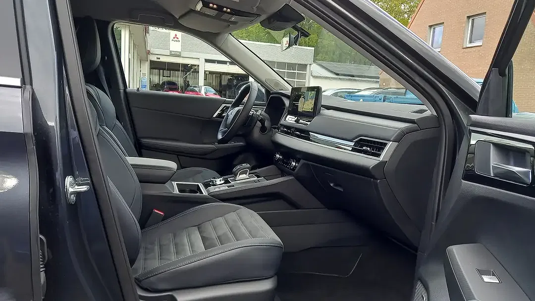 Mitsubishi Outlander - Thumbnail 6