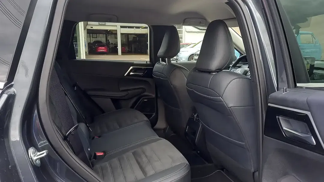 Mitsubishi Outlander - Thumbnail 7