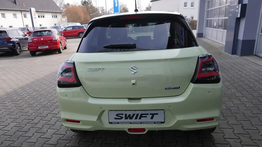 Suzuki Swift - Thumbnail 4