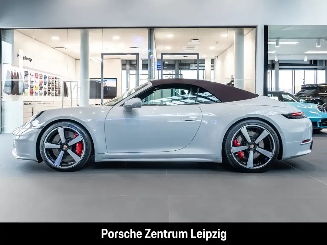 Porsche 992 - Thumbnail 2