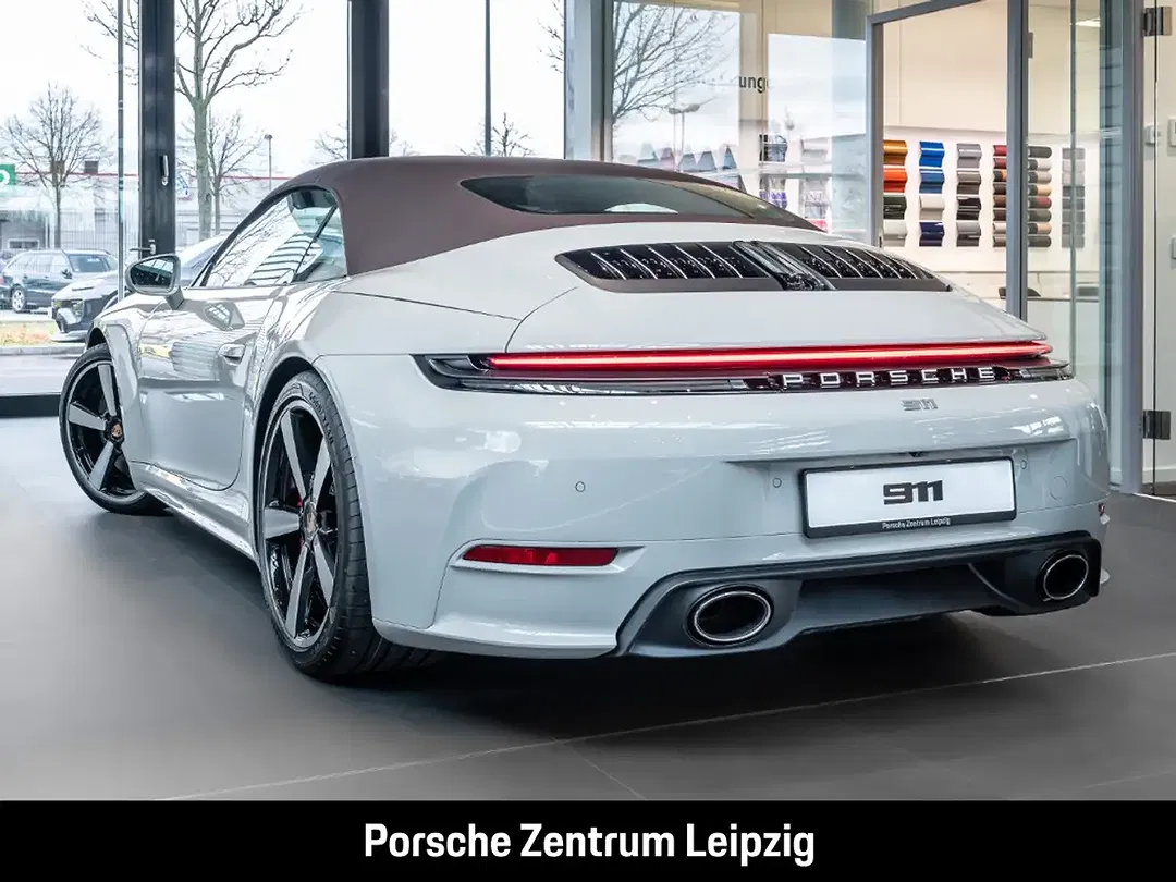 Porsche 992 - Thumbnail 3