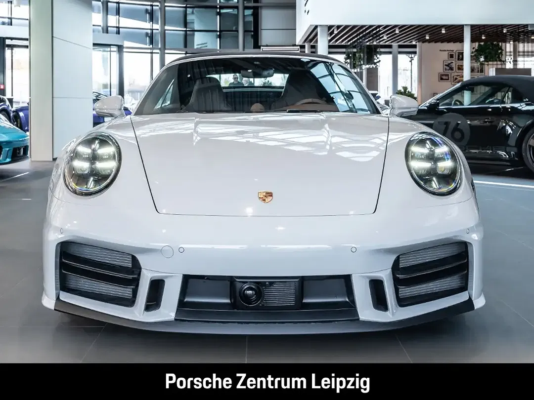 Porsche 992 - Thumbnail 4