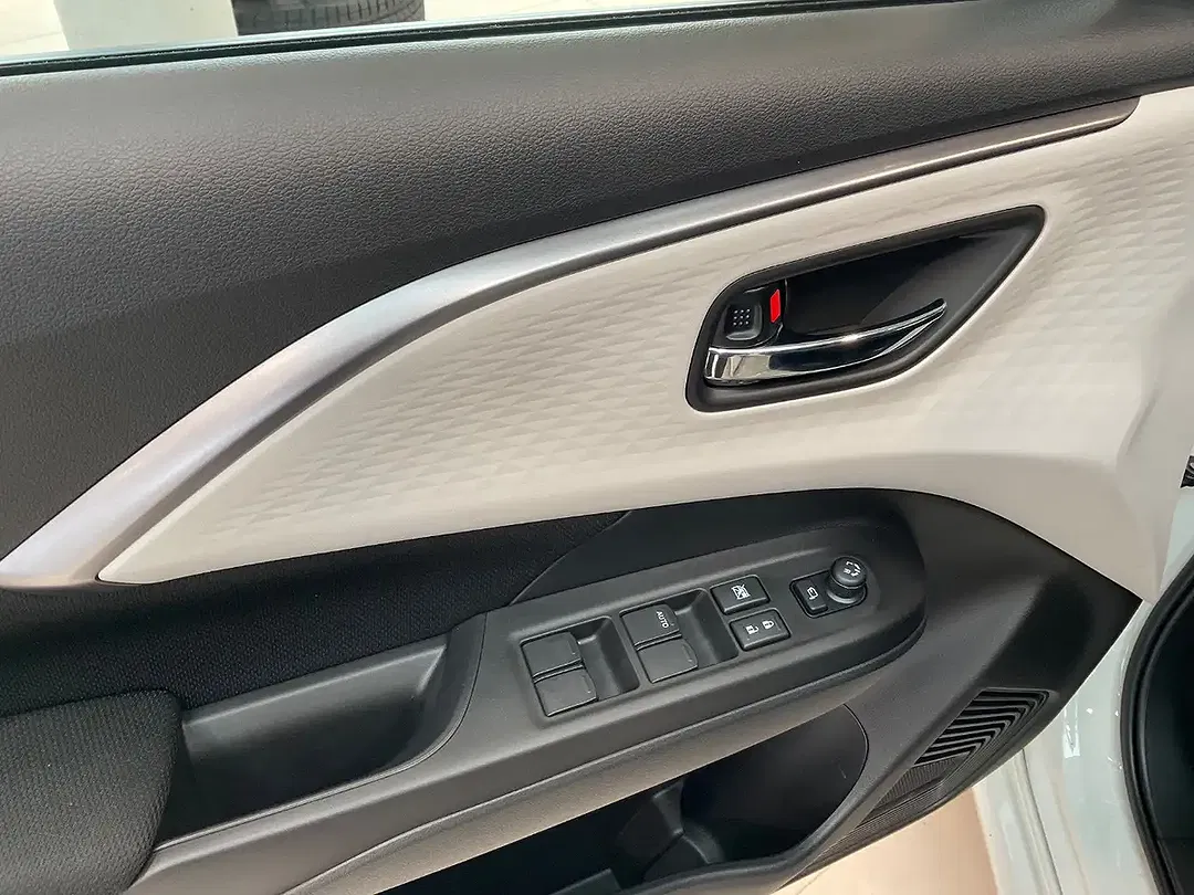 Suzuki Swift - Thumbnail 9