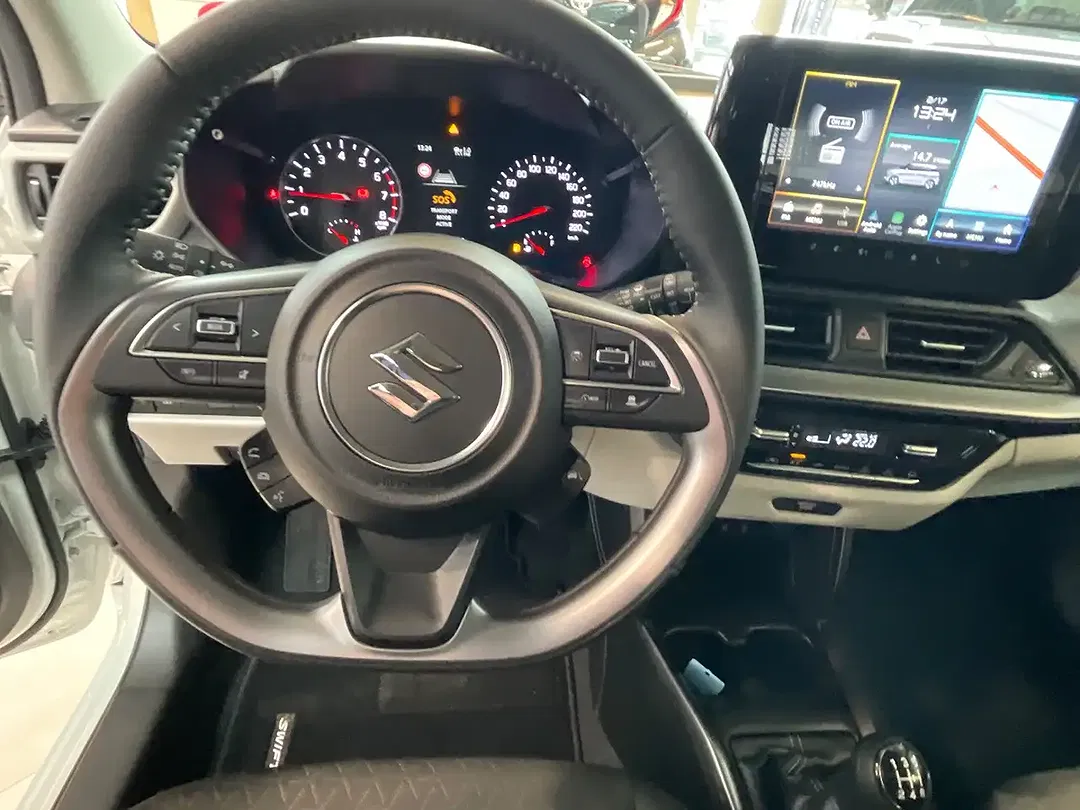 Suzuki Swift - Thumbnail 10