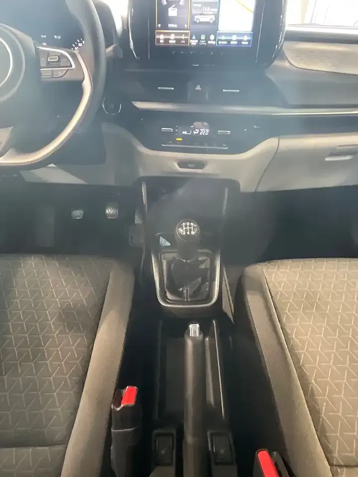 Suzuki Swift - Thumbnail 15