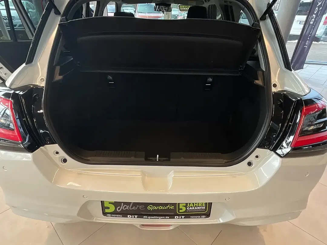 Suzuki Swift - Thumbnail 8