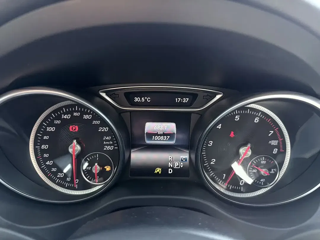Mercedes-Benz GLA 180 - Thumbnail 11