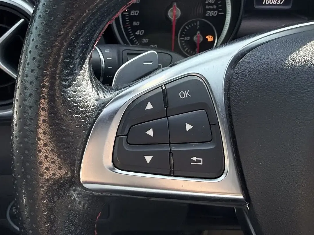 Mercedes-Benz GLA 180 - Thumbnail 12