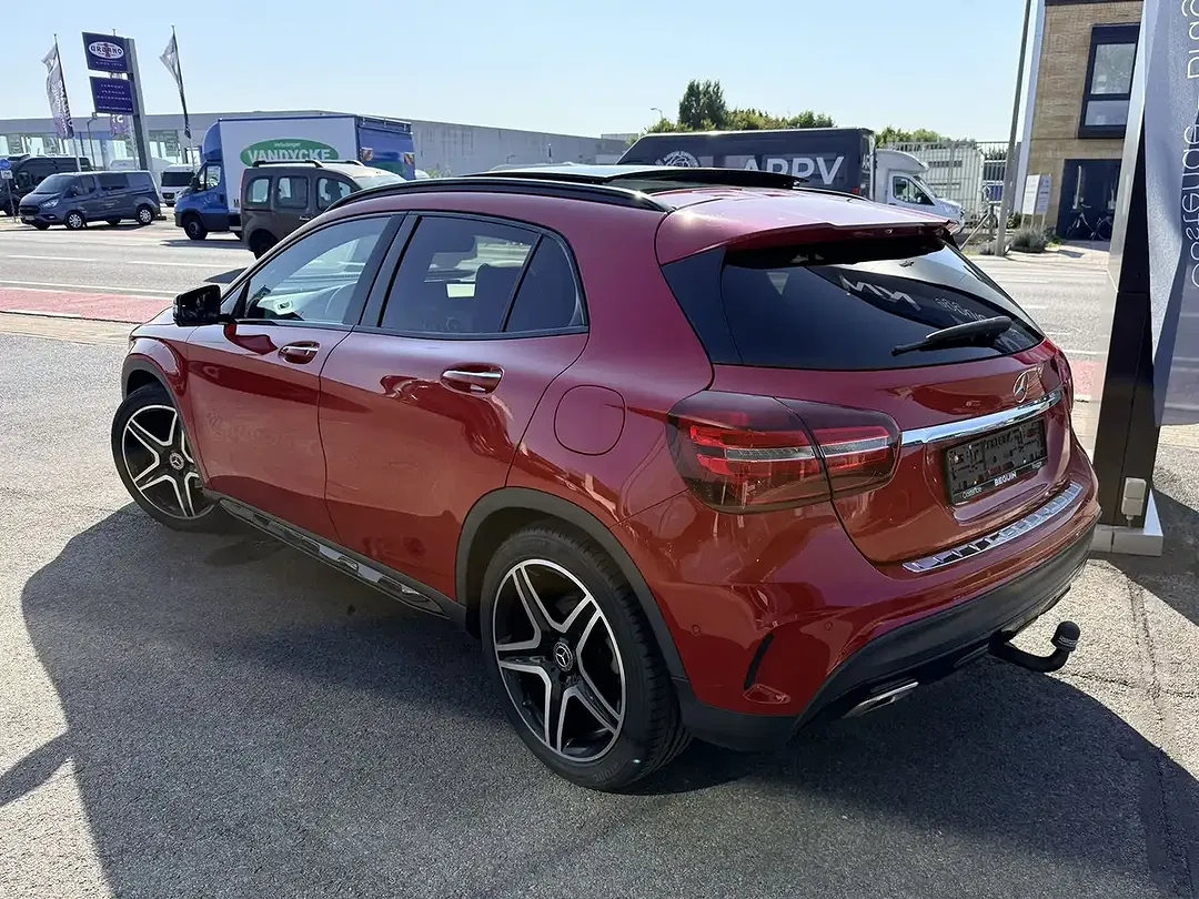 Mercedes-Benz GLA 180 - Thumbnail 2