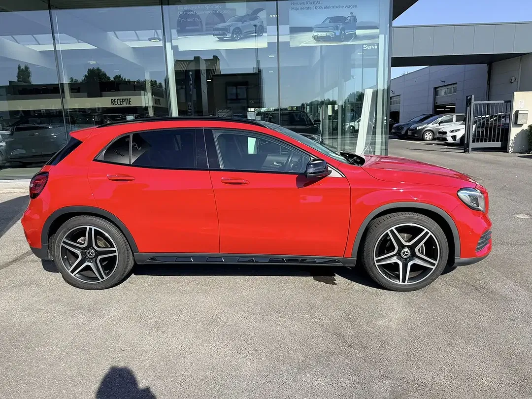 Mercedes-Benz GLA 180 - Thumbnail 4
