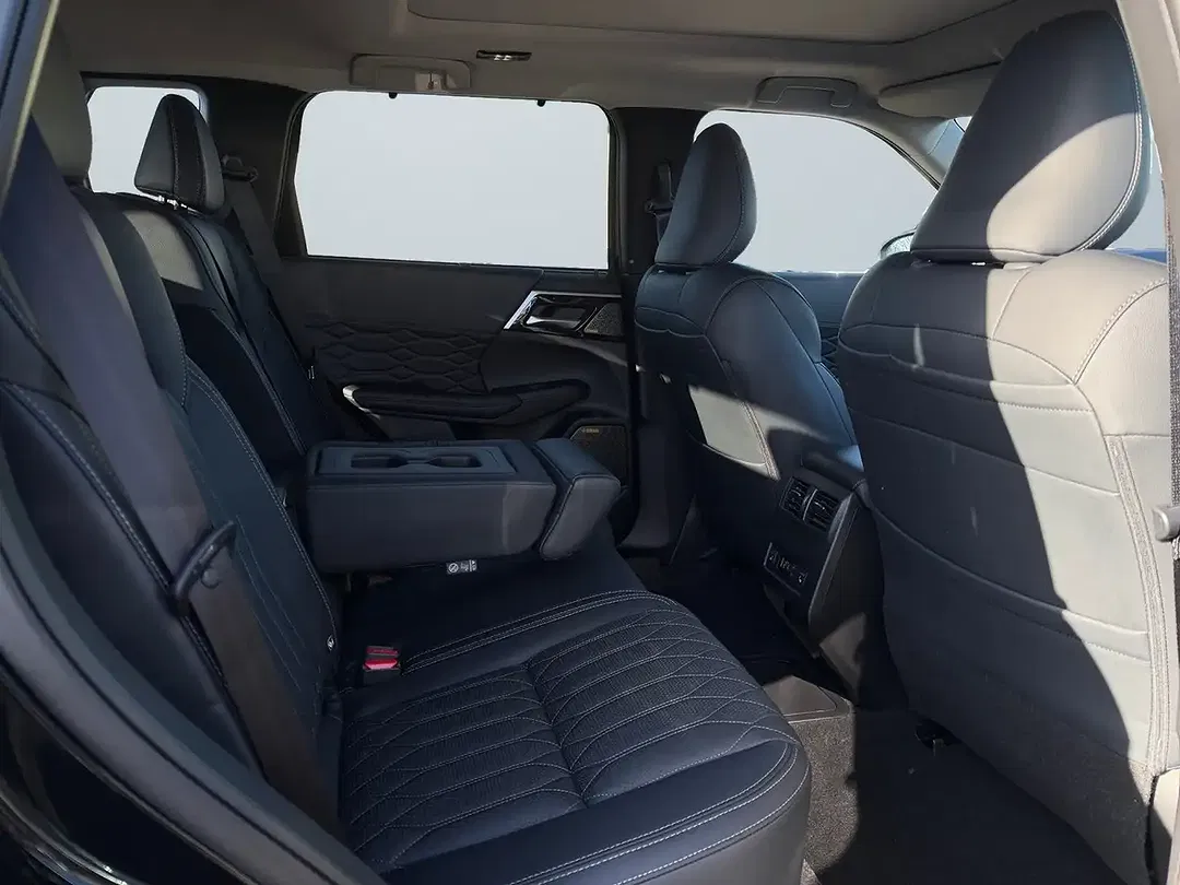 Mitsubishi Outlander - Thumbnail 11
