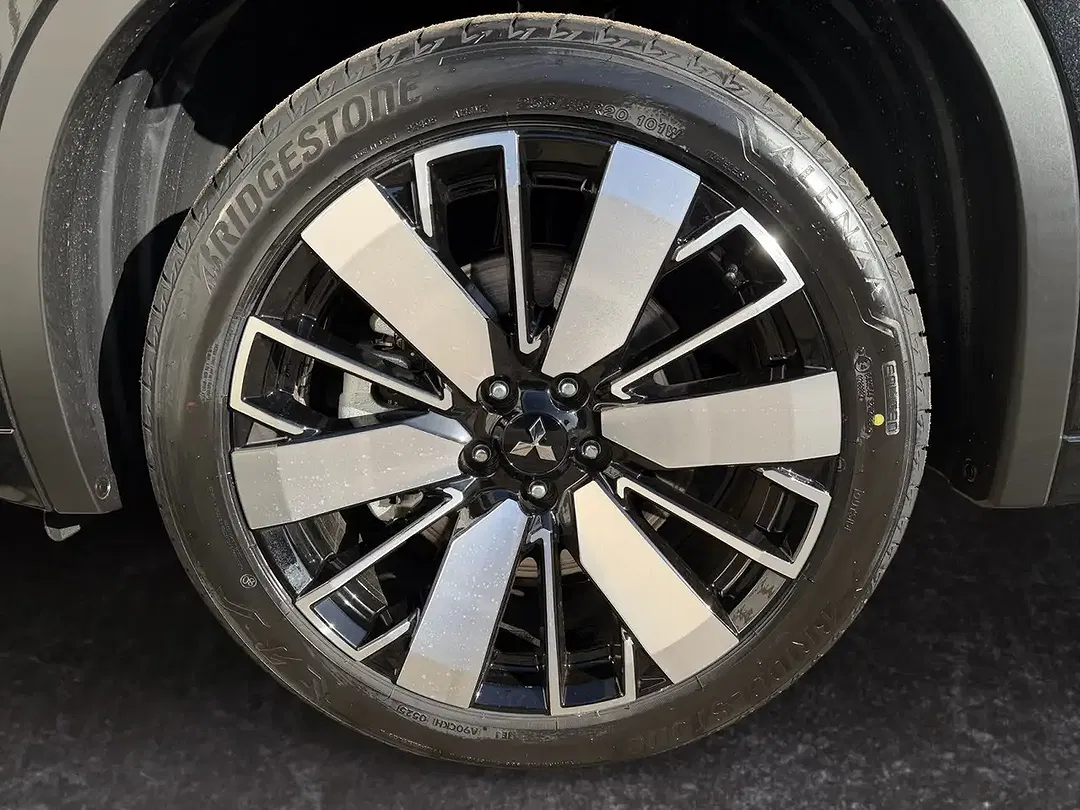 Mitsubishi Outlander - Thumbnail 15