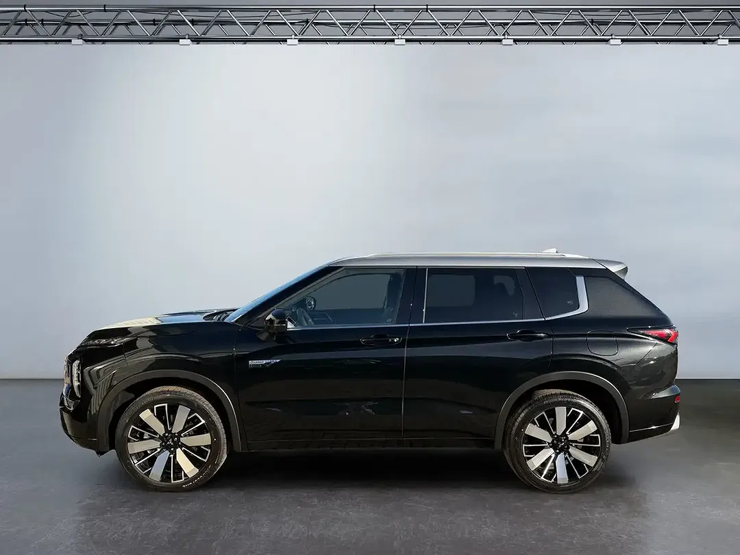 Mitsubishi Outlander - Thumbnail 3