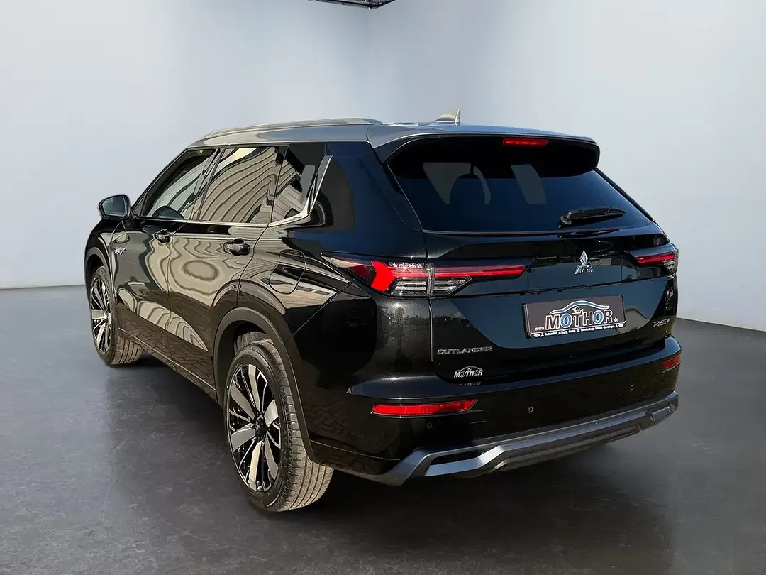 Mitsubishi Outlander - Thumbnail 4