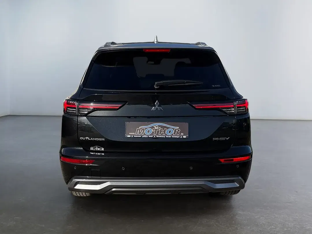 Mitsubishi Outlander - Thumbnail 5
